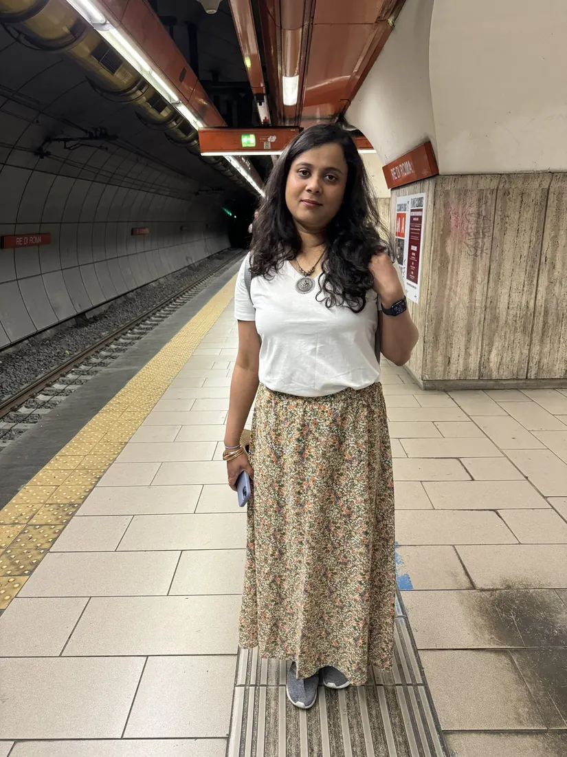 Arsha on an empty Metro platform early in the morning