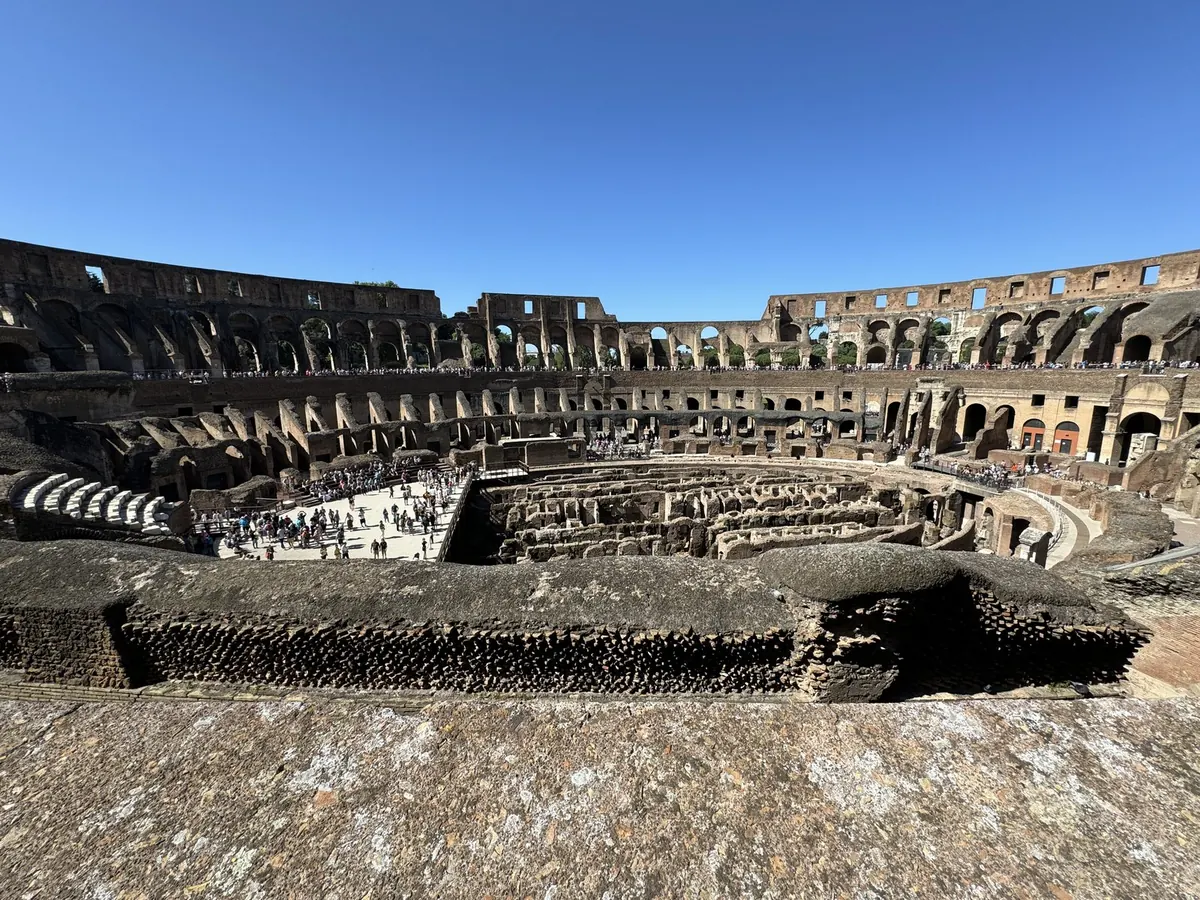 Day 3, 09:57, Colosseum inside