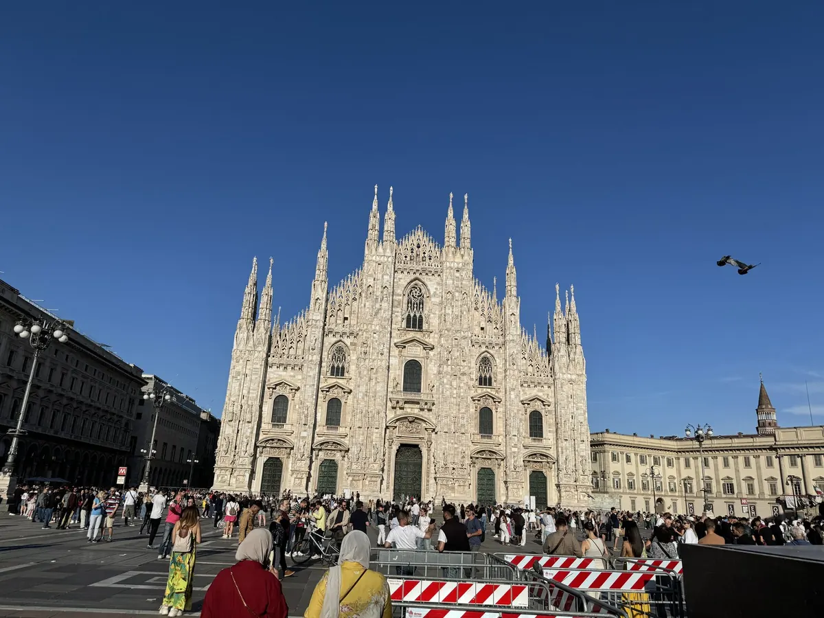 Day 9, 18:49, Piazza del Duomo