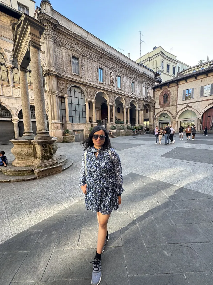 Arsha in Piazza dei Mercanti, an old arcaded square, in evening light